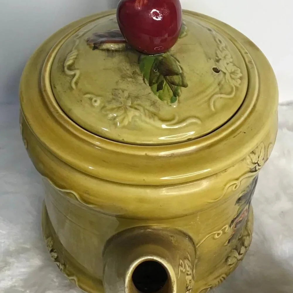 Vintage Porcelain Gold Floral Print TEAPOT with‎ Two Teacups + Canister